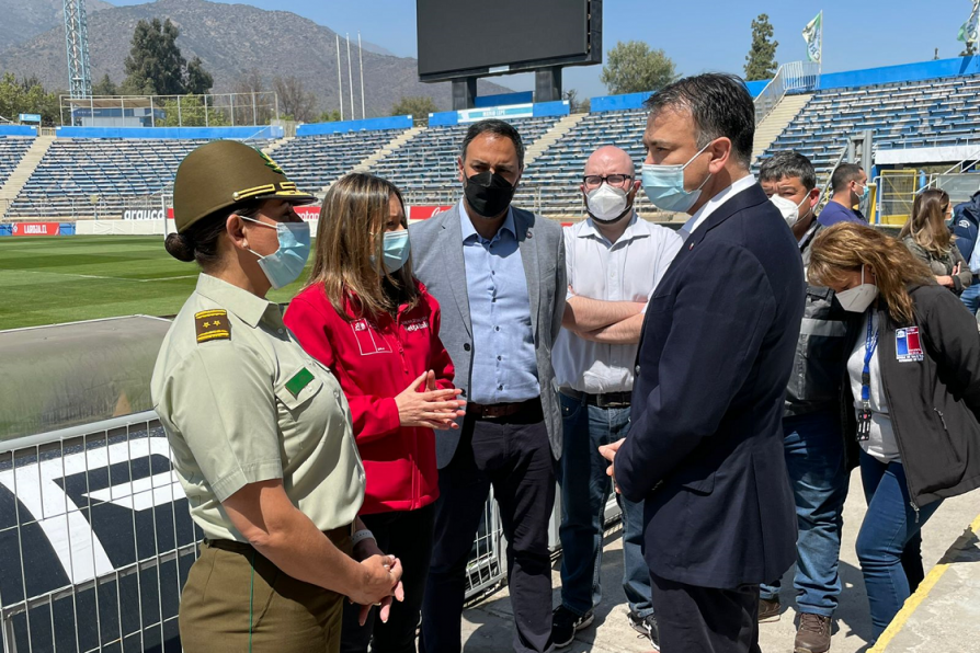 Delegado presidencial de la RM encabeza fiscalización del estadio San Carlos de Apoquindo previo al partido de La Roja ante Paraguay