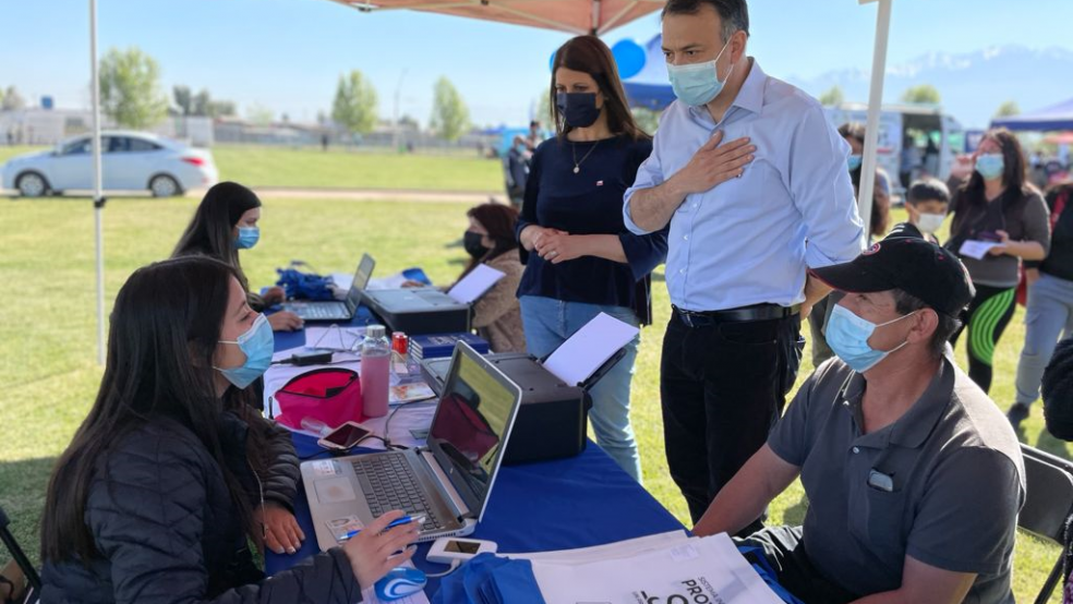 DELEGADO PRESIDENCIAL EMARDO HANTELMANN JUNTO A LOS VECINOS DE PUENTE ALTO PARTICIPAN DE GOBIERNO EN TERRENO