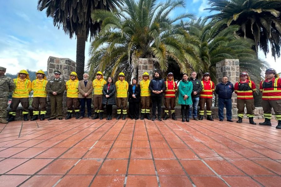 Gobierno presenta el Plan de Acción, Prevención, Mitigación y Control de Incendios para la Región Metropolitana con dos nuevas brigadas de CONAF